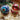 Photo Boule de Noël en bois bleu avec motif floral peint à la main, 8 cm Boule de Noël en bois bleu avec motif floral peint à la main, 8 cm