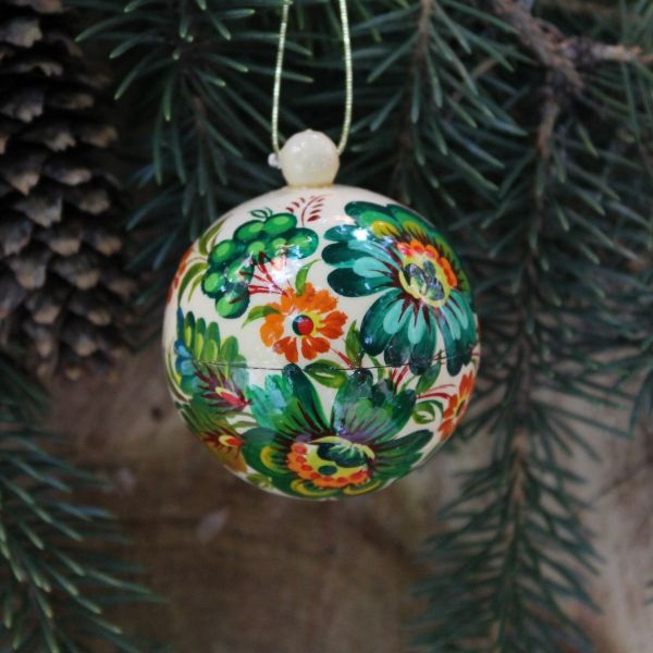 Weiß-grüne Christbaumkugel klein aus Holz handbemalt online kaufen bei UkrGifts