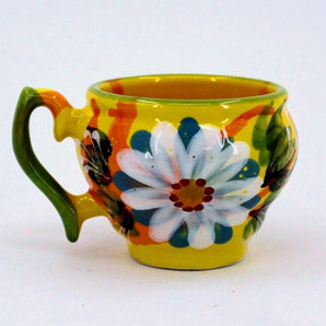 Beautiful ceramic mug with daisies