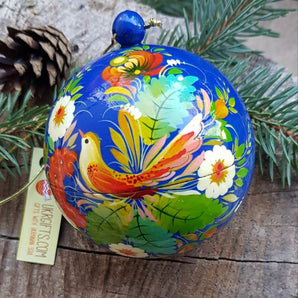 Hand-painted wooden Christmas tree balls with the bird, to open