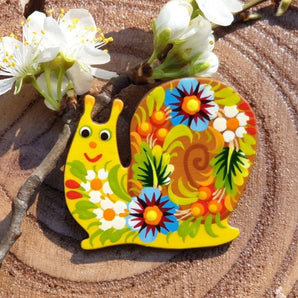 Brooche snail, made of wood and hand painted