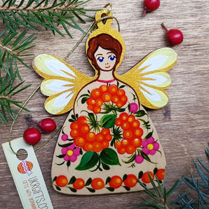 Wooden Christmas tree angel with berry pattern