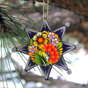 Blau-silberner Weihnachtsschmuck Stern aus Holz - traditionelles Kunsthandwerk