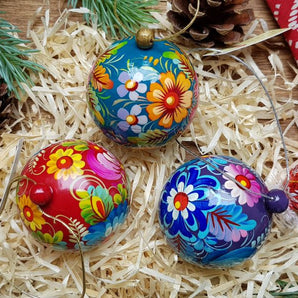 Hand-painted small wooden Christmas tree balls, set of 3, 5.5 cm