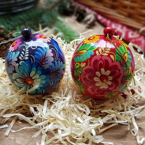 Hand-painted Christmas balls with floral ornaments, set of 2, 8 cm