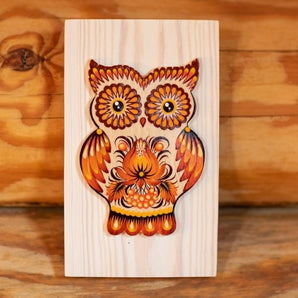 Owl wall decoration with brown floral pattern made of natural wood