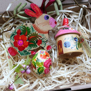 Exclusive Easter decoration set made of wood - rabbit, bell, painted Easter egg - traditional handicraft