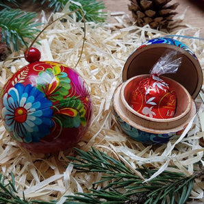 Small wooden Christmas tree balls - red and blue with floral pattern, set of 2, 5.5 cm