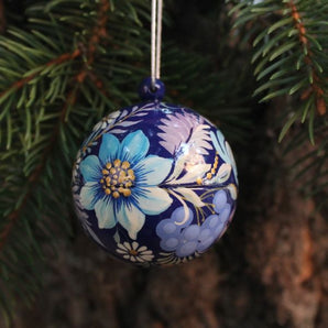 Blau Weihnachtskugel mit filigranem Blütenmuster handgemacht- Kunsthandwerk 5.5 cm