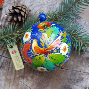 Hand-painted wooden Christmas tree balls with the bird, to open