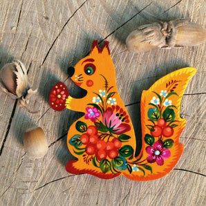 Anima-shaped fridge magnet - Squirrel - hand painted on wood