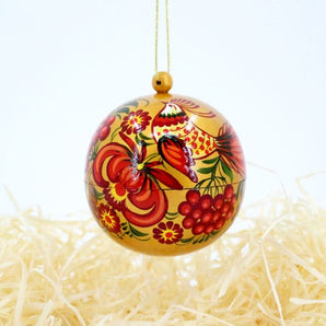 Pretty painted Christmas balls made of wood 7.cm