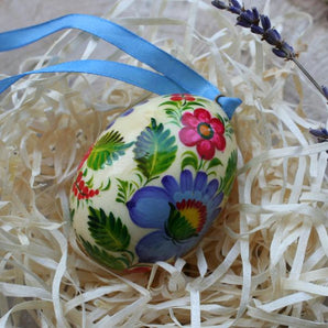 Wooden Easter egg pysanka with bird und flowers patterns