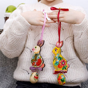 Easter bunny with the Easter egg - pendant for the Easter bush