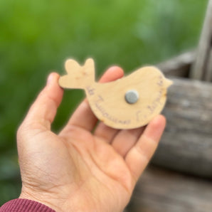Vogel-Kühlschrankmagnet aus Holz mit Blumenmuster