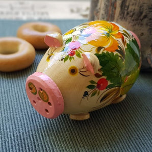 Piggy salt und pepper shaker of wood, ukrainian painting