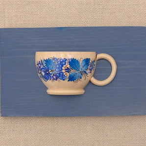 Exklusive Wanddeko zum Anhängen, kleine Tasse mit blauen Blumen
