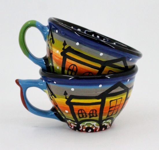 Schöne Kaffeebecher aus Keramik mit Häusschenmotiven
