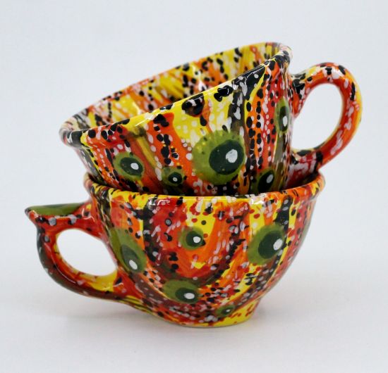 Bunte Teetasse aus Keramik mit Abstractionmuster