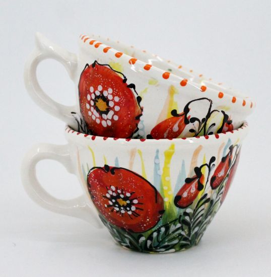 Große Kaffeetasse aus Keramik mit Mohnblumen