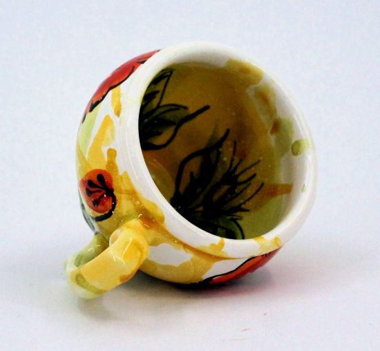 Bunte Kaffeetasse aus Keramik mit Mohnblumen
