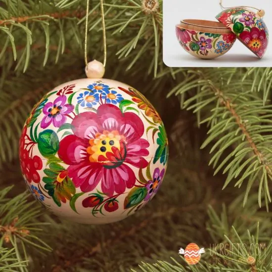 Ethnic ukrainian Christmas tree ball and box for present, hand painted