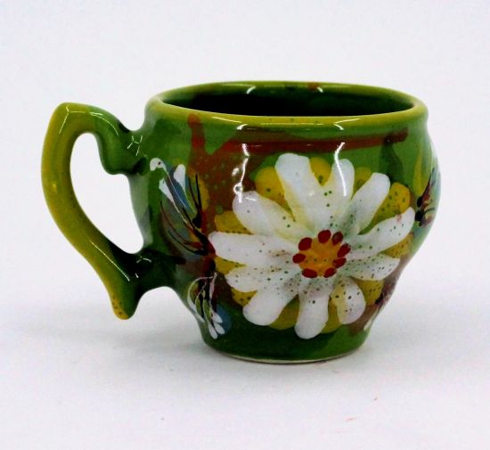 Bunte Kaffeetasse aus Keramik mit Gänseblümchen