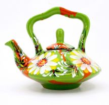 Grean teapot with daisies