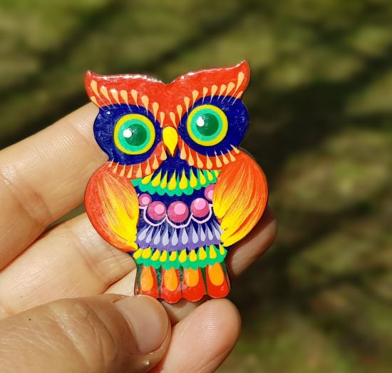 Brooche Owl, made of wood and painted by hand, Petrykiwka painting