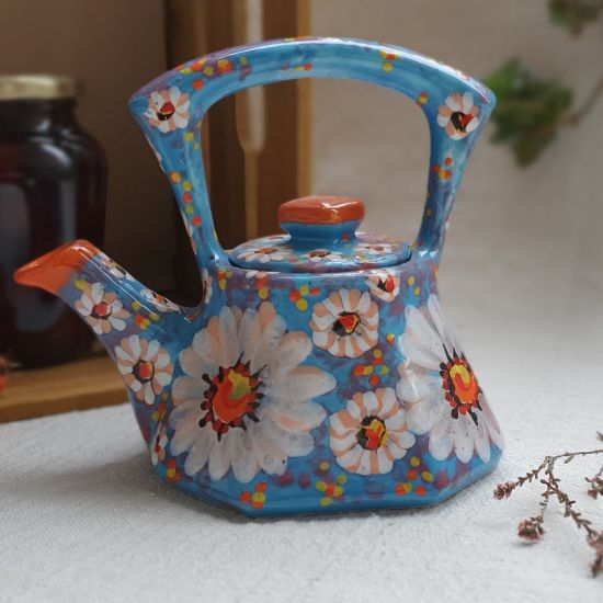 Design clay teapot with daisies