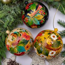 Hand painted Christmas balls midle size of wood openable, 7 cm