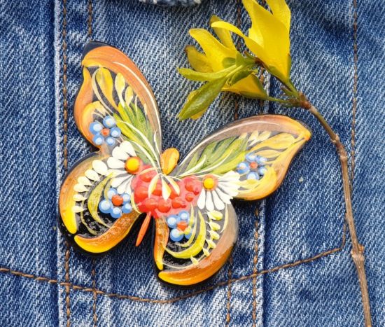Brooche Butterfly, made of wood and painted by hand