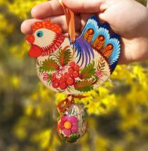 Chicken with the egg, easter ornament
