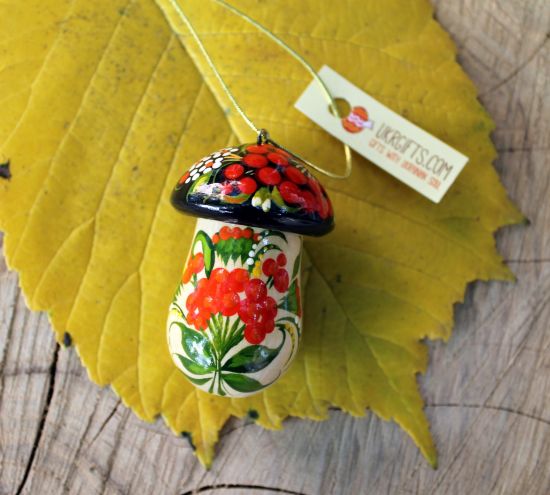 Pilz-Chrisbaumschmuck aus Holz- Glücksbringer und kleines Geschenkdöschen