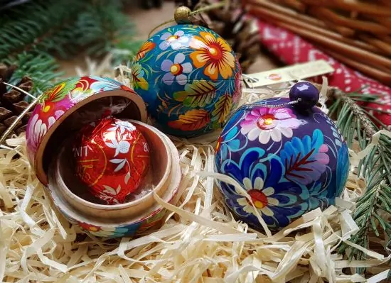 Hand painted christmas balls small size, made of wood, each ball is a box for small christmas gift, 5.5 cm