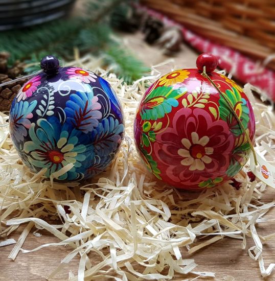 Hand painted wooden christmas balls big size, each ball is a box for small christmas gift, 8 cm