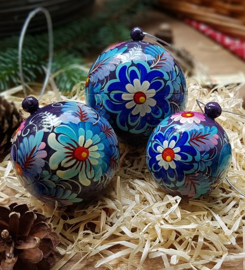 Set of hand painted christmas baubles, each ball is a box for small christmas gift, wooden and light (8,7 und 5.5 cm)