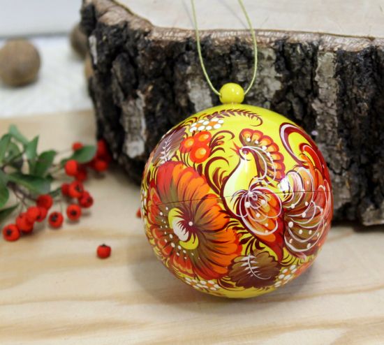 Christmas tree ball and a wooden box for present, fine painted, 8 cm