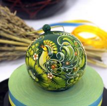 Christmas tree ball + box for small present, hand made of wood and very fine hand painted, 8 cm
