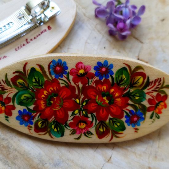 Folkloristisch bemalte Haarspange aus Holz mit Blumenmuster - origineller Haarschmuck