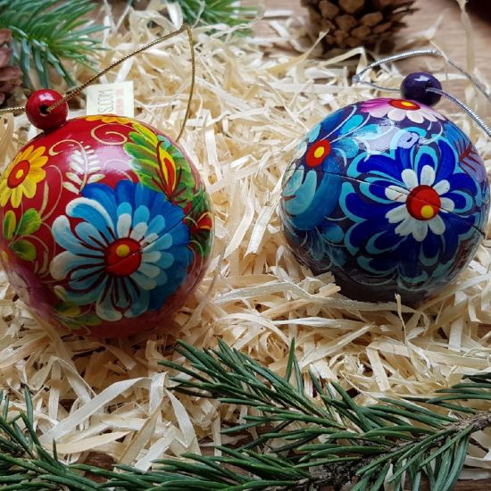 Hand painted small wooden christmas balls, each ball is a box for small christmas gift, 5.5cm