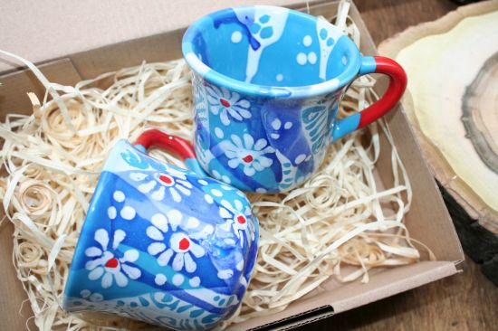Originelle Kaffeetassen aus Ton mit blauem Muster -handbemalt