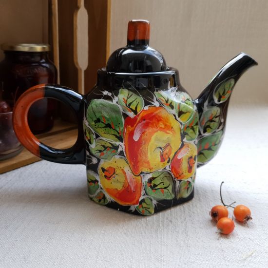 Design Teekanne aus Keramik mit Äpfelmuster