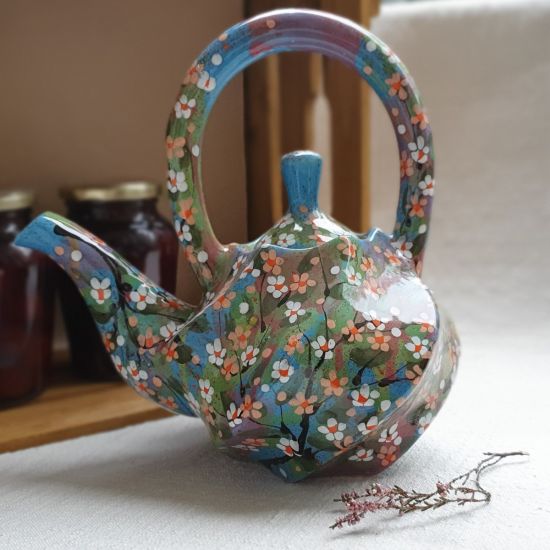 Keramik Teekanne mit kleinen Blumen handbemalt