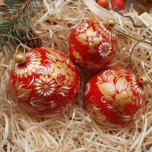 Set of hand painted christmas balls, each ball is a box for small christmas gift, wooden and light (8,7 und 5.5 cm)