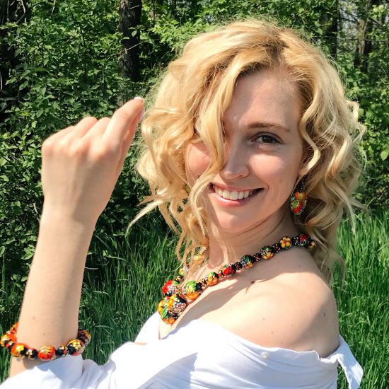 Handgefertigtes Holzarmband - Damenschmuck mit Blumenornamenten - Ukrainischer Stil