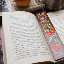 Pretty wooden bookmark, painted in Ukraine