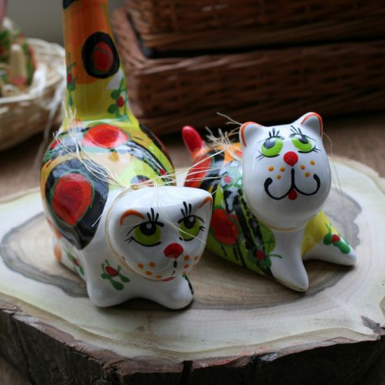 Verliebte Katzen - Keramik Tiere - lustige Katzen vom Hand bemalt