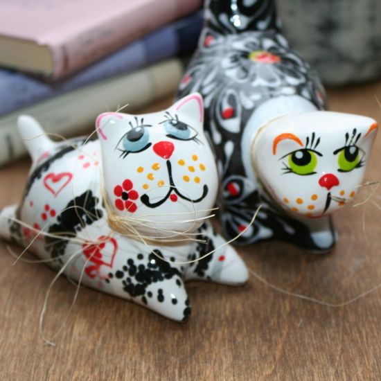 Cats in love - ceramic  animals - cute cats figures hand painted - Valentins day gifts