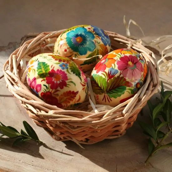 Handbemalte Eier im Osterkörbchen - Ukrainische Malerei - schöne Osterdeko